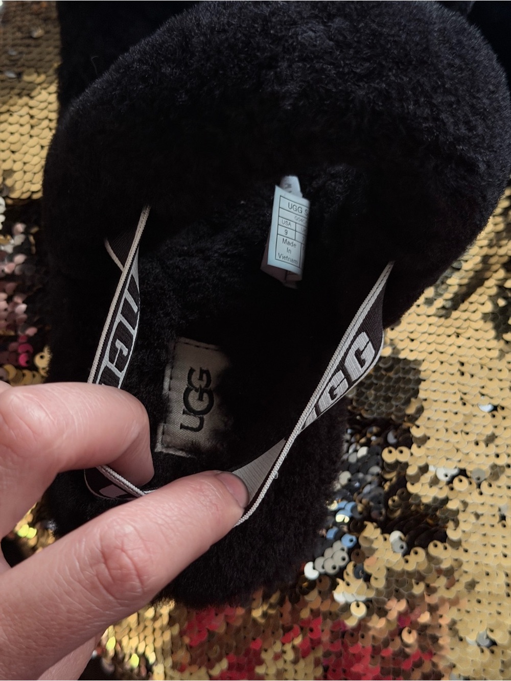 UGG black slipper size 9 - Picture 4 of 5
